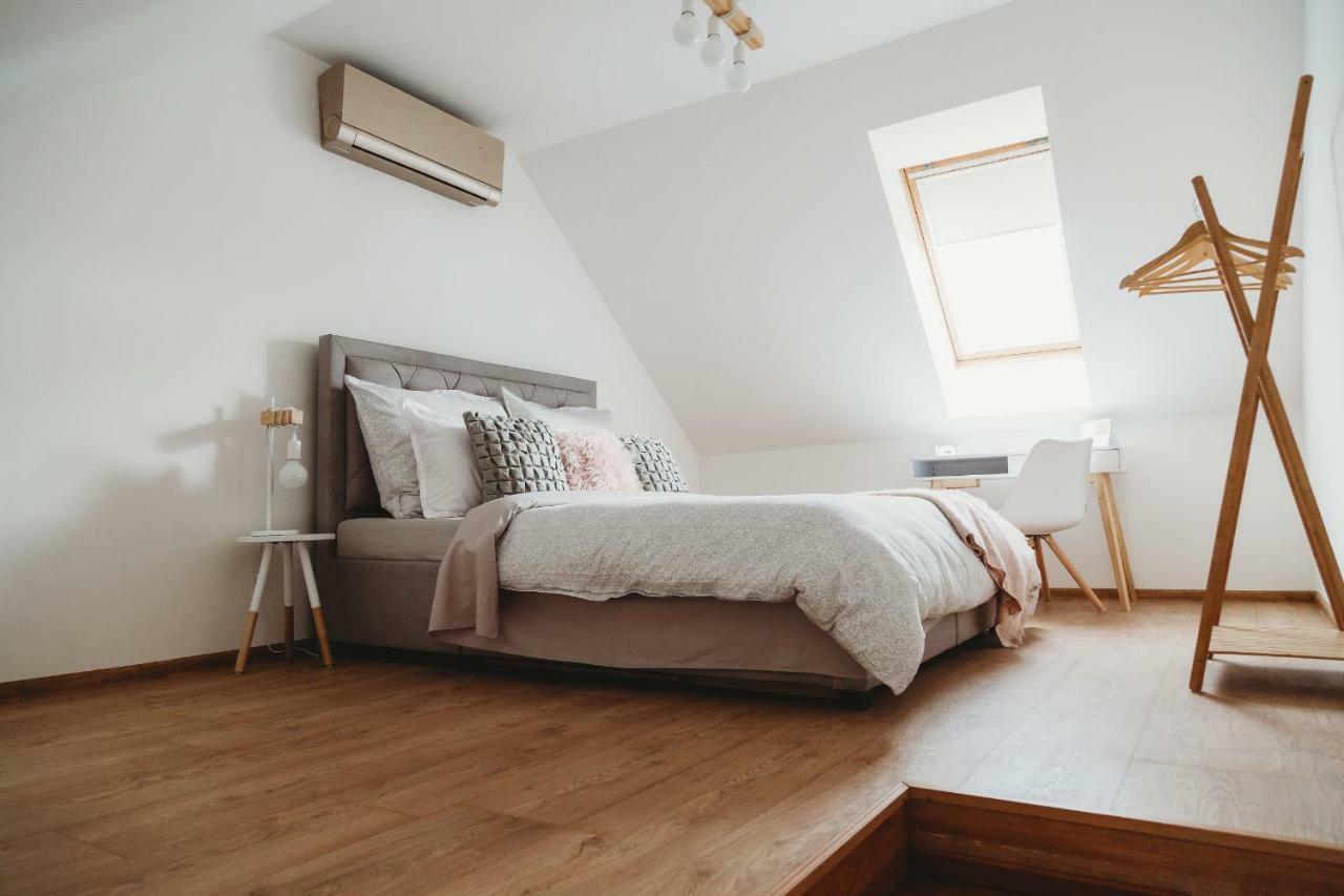 Center City Charming Loft Apartment コシツェ エクステリア 写真