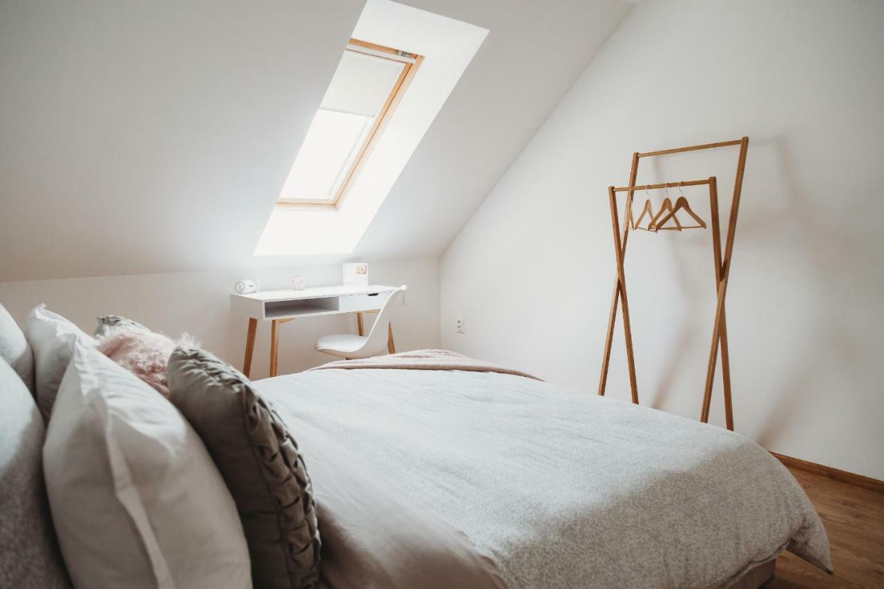 Center City Charming Loft Apartment コシツェ エクステリア 写真