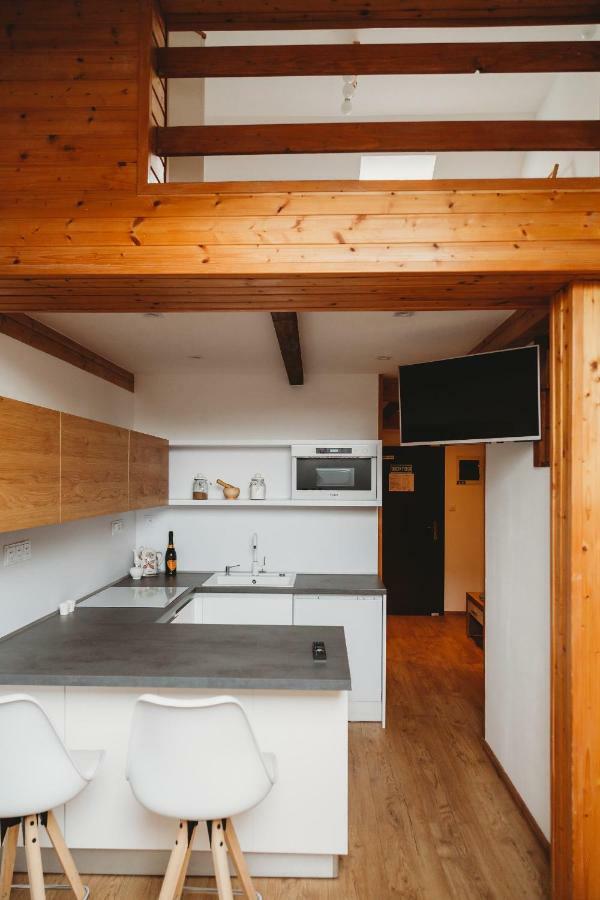 Center City Charming Loft Apartment コシツェ エクステリア 写真