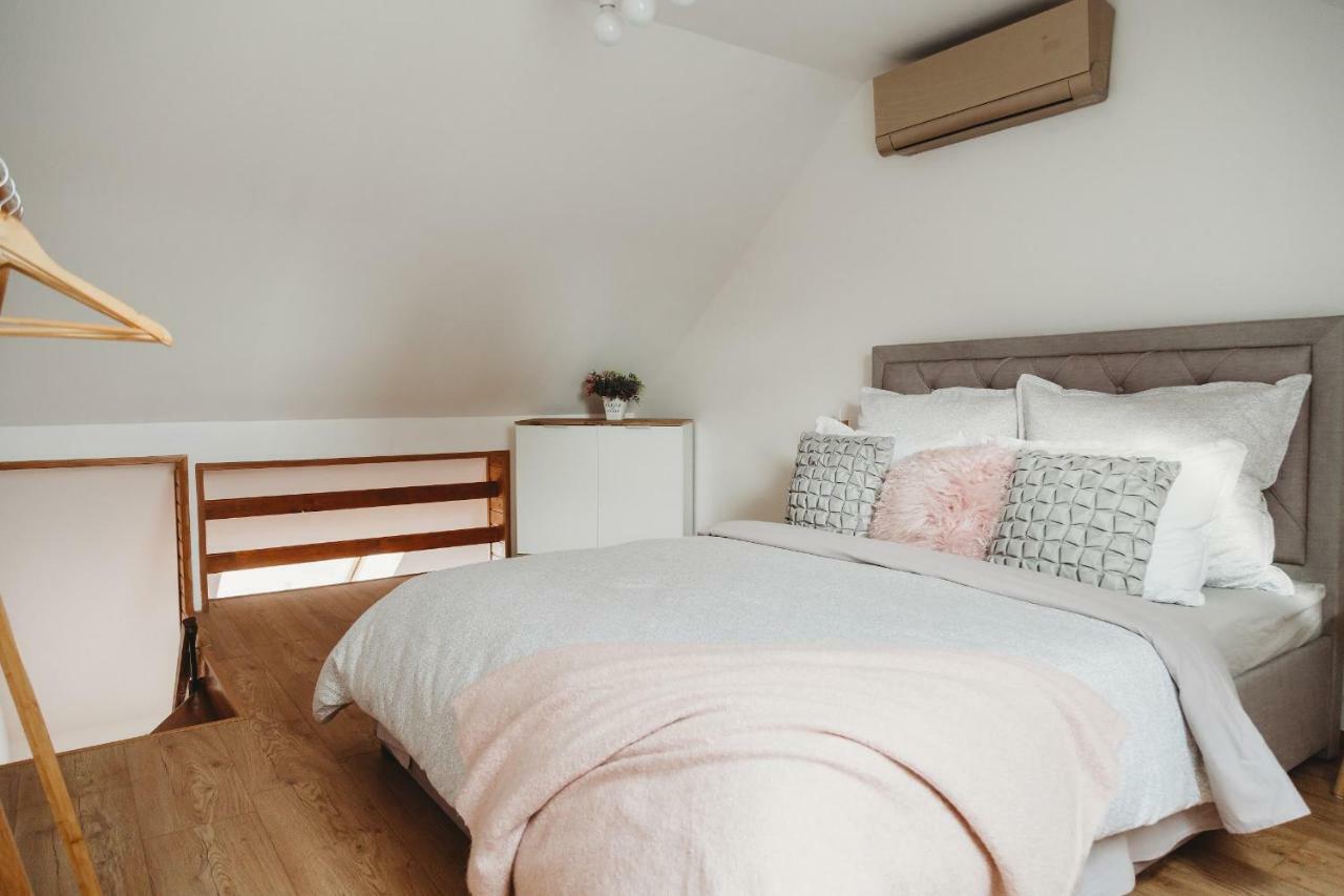 Center City Charming Loft Apartment コシツェ エクステリア 写真